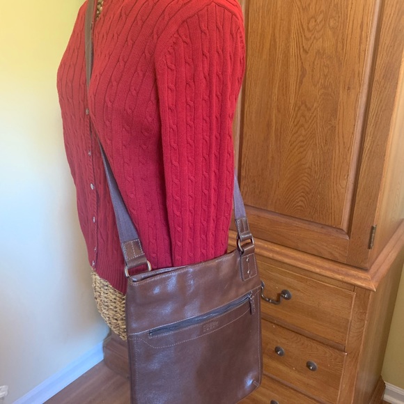 Fossil brand messenger bag. - Picture 2 of 13